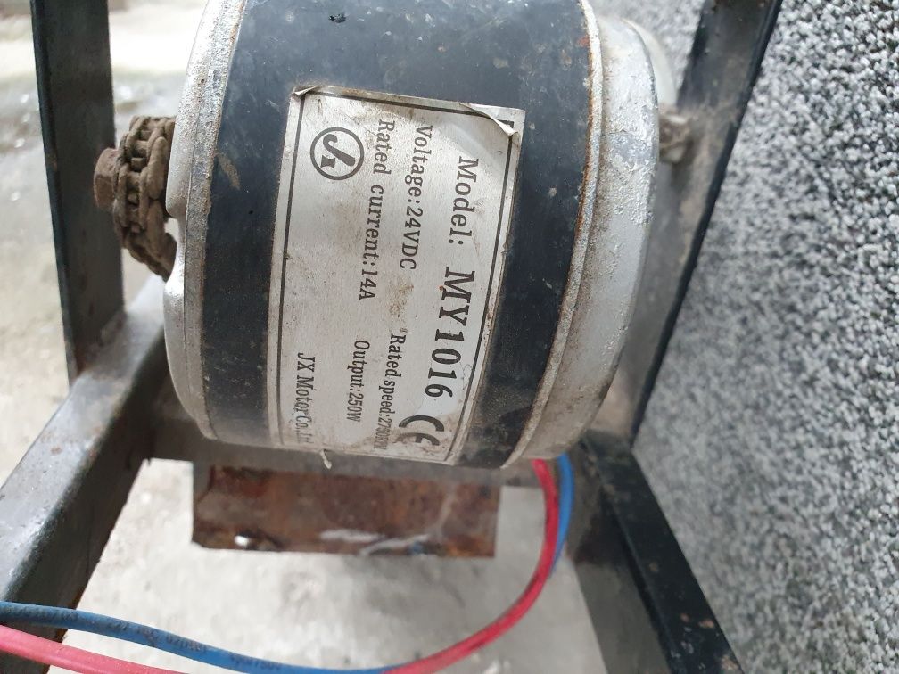 Dezmembrez/vând trotineta electrica cu motor 250w