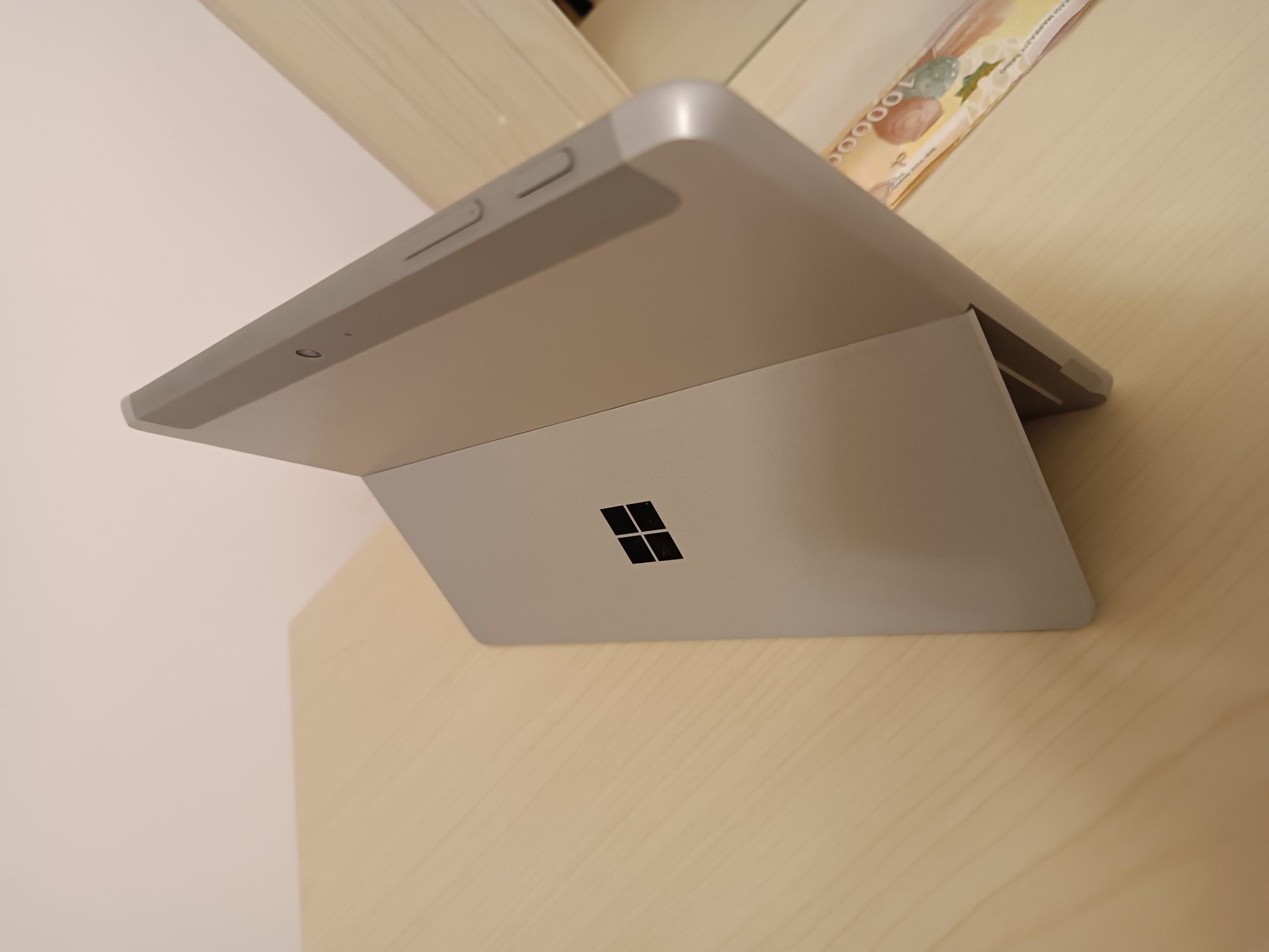 Microsoft Surface Go kompyuter planshet