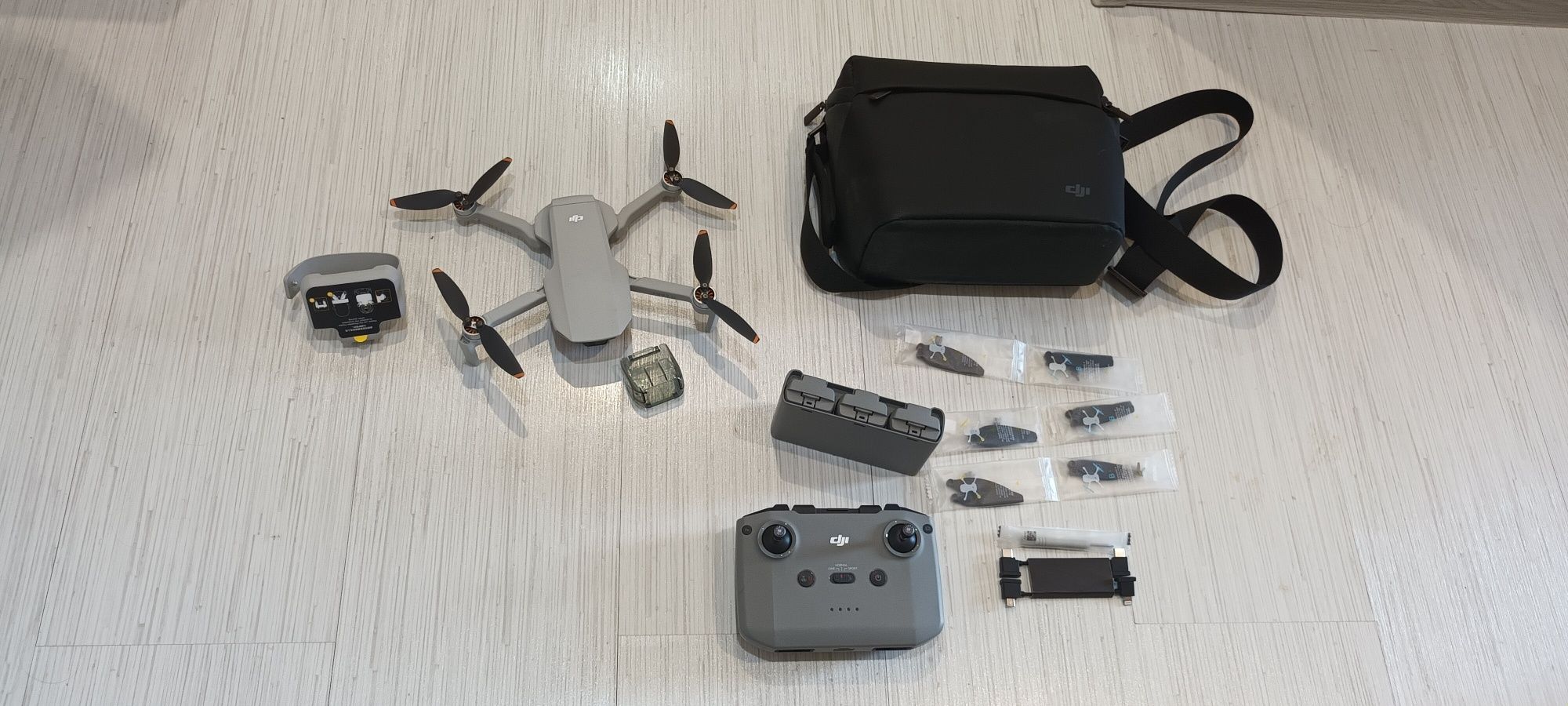 Продавам Дрон DJI MINI 2 se