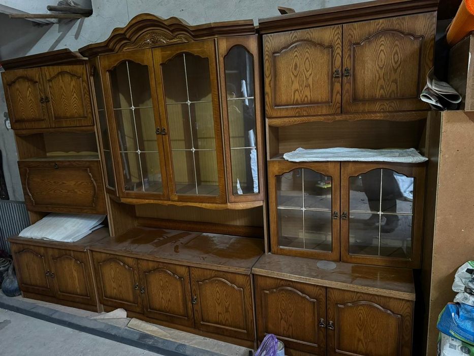 Продам классную стенку-витрину в хорошем состоянии!