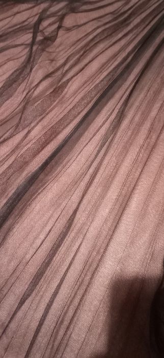 Елегантна черна пола от фин тюл