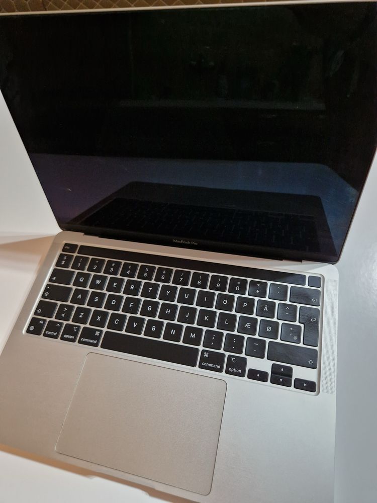 Macbook pro a2338 cu procesor m1