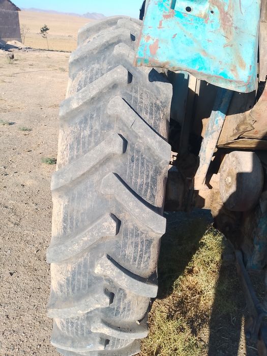 Yumz traktori sotiladi