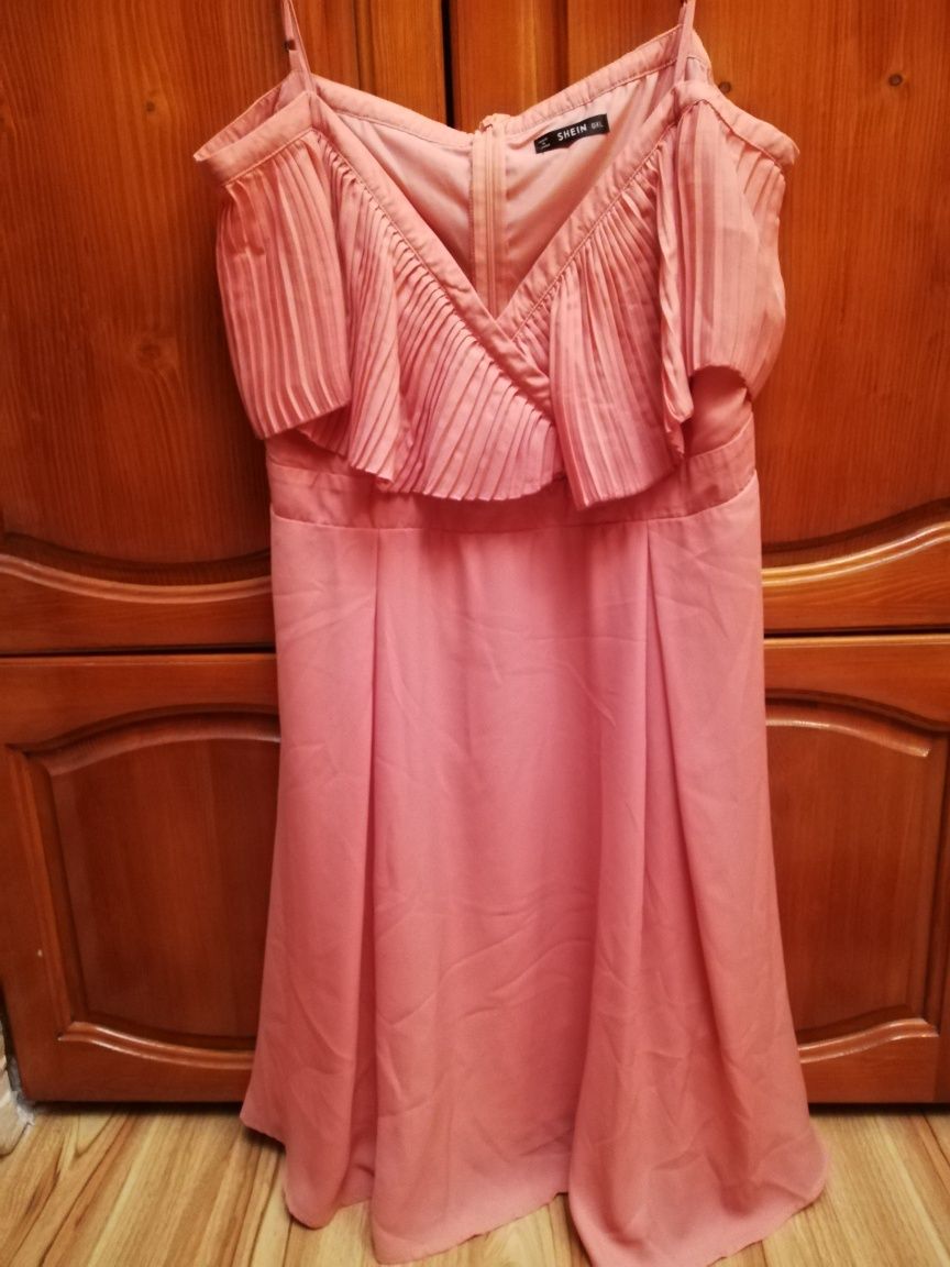 Продавам розова къса лятна рокля