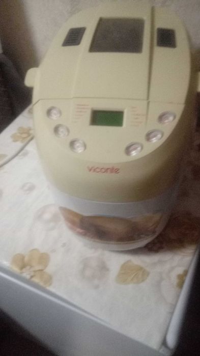 Хлебопечь почти новая