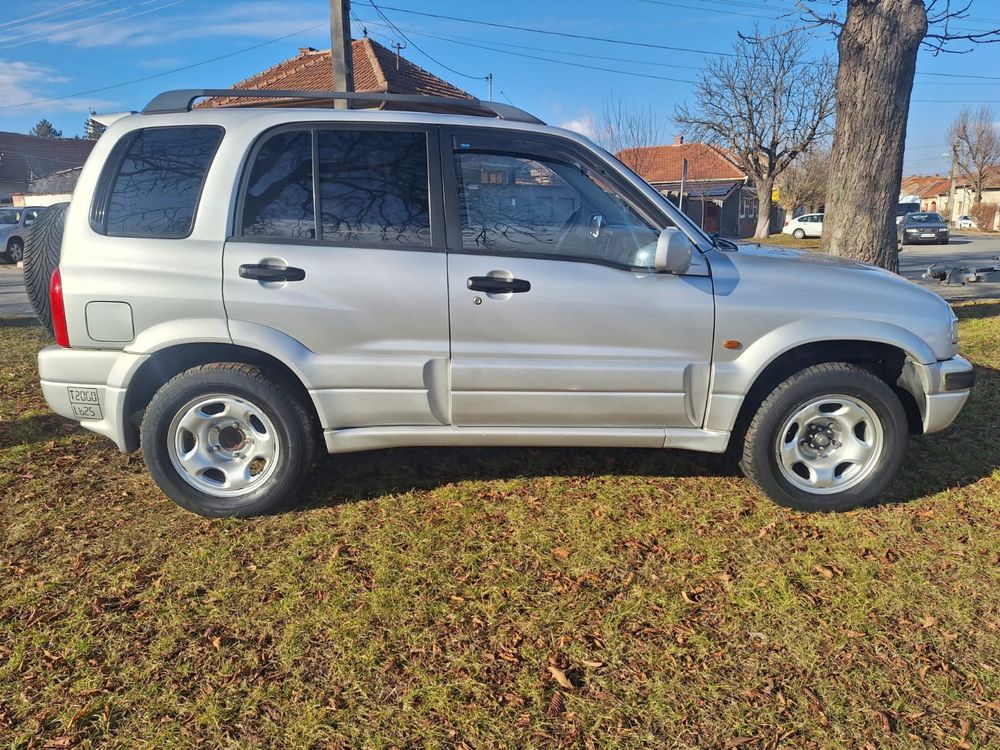 Suzuki Grand Vitara // 2.5 // BenZina! Utilitara// Cutie MANUALA!!