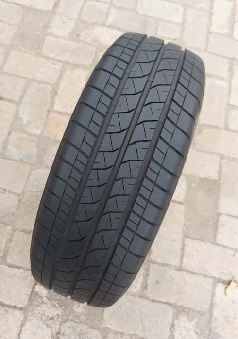 O bucată 215/65 R16C vară - una Bridgestone
