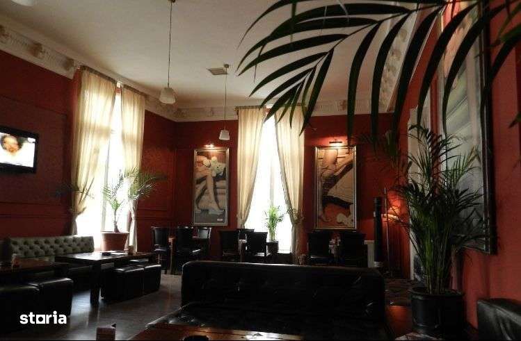 Romana, spatiu comercial, 680mp, P+1, 7500Euro/luna