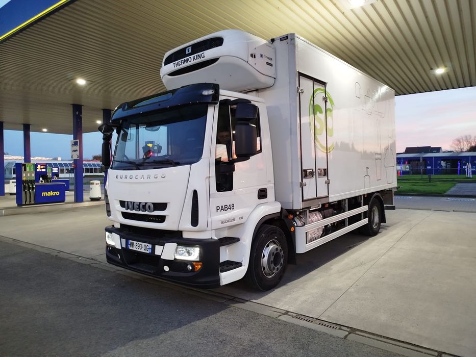 Iveco Eurocargo   automat cu lift pe spate 2015