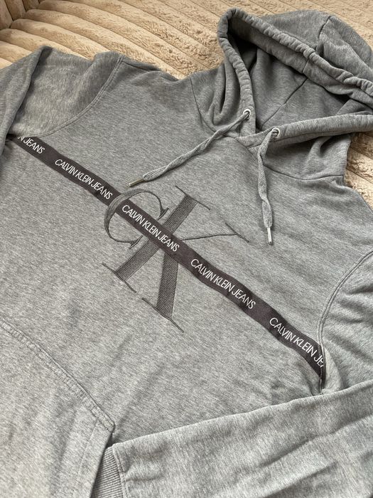 Calvin Klein интересен суичър