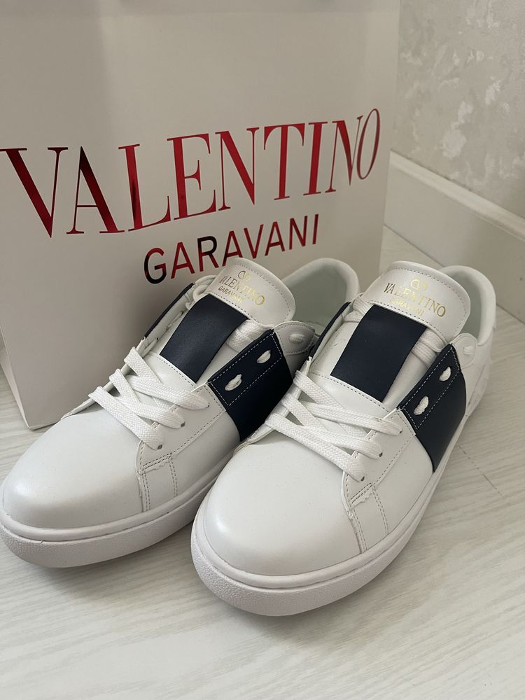 Кроссовки Valentino