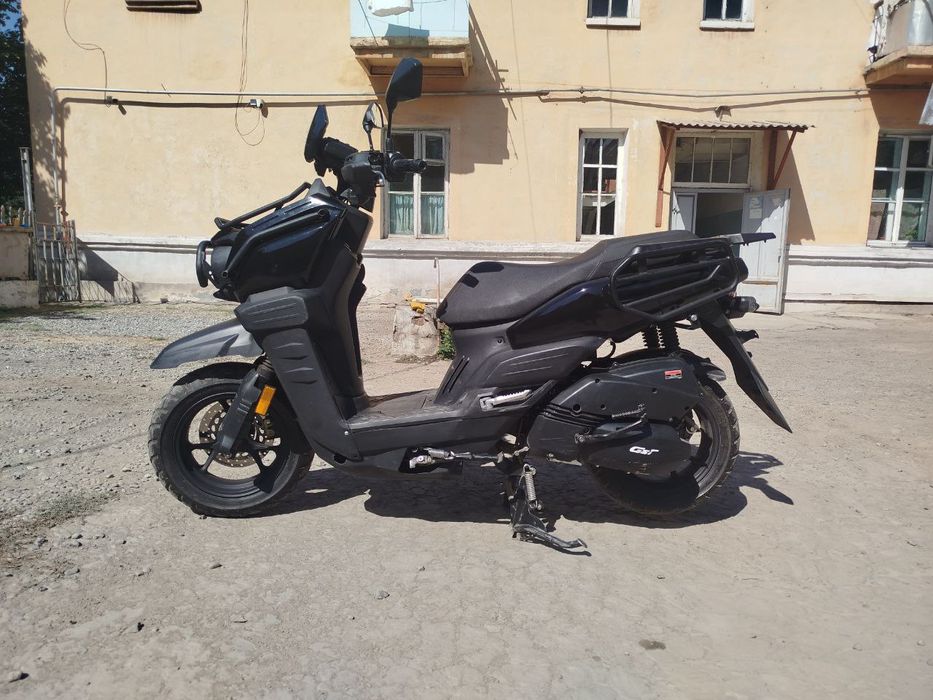 Скутер Tank GST.