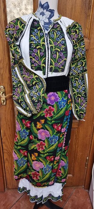 Costum popular autentic