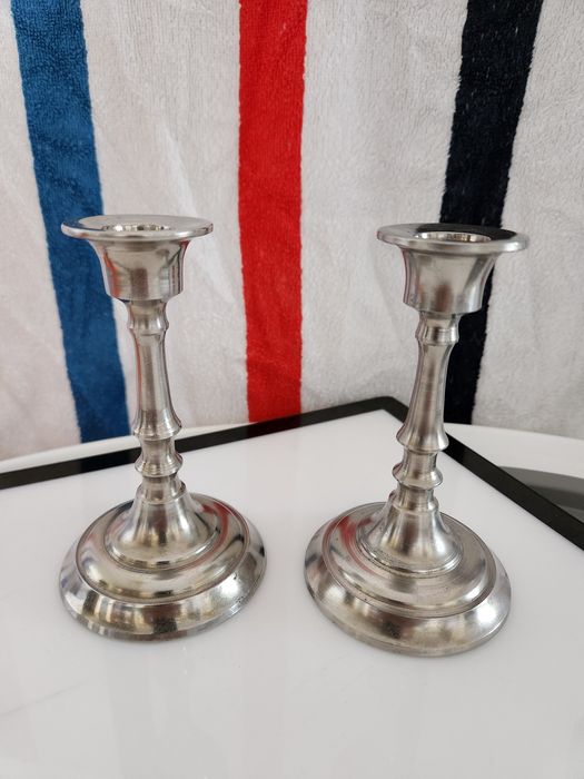 2 sfeșnice vechi din metal greu