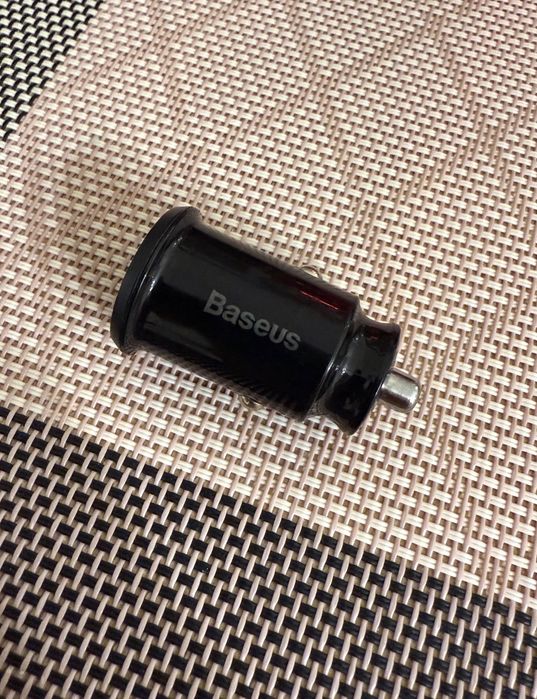 Продам оригинальный зарядник Baseus на прикуривателя авто, мопеда