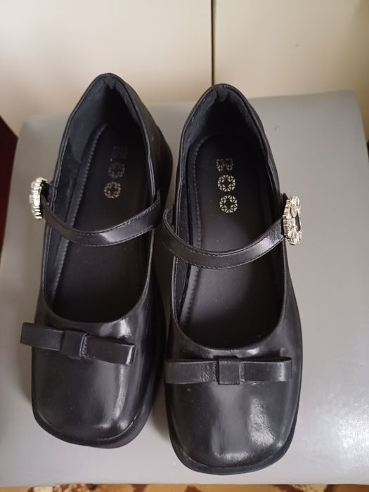 Продам туфли на девочку