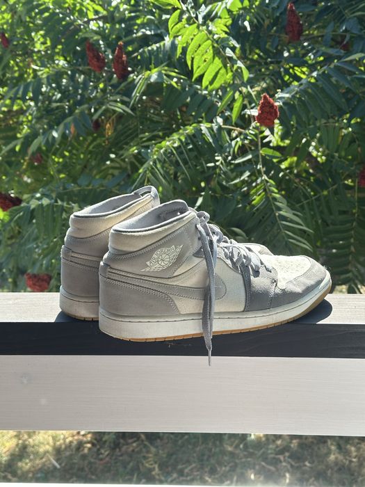 Air Jordan 1 Mid Light Smoke Grey