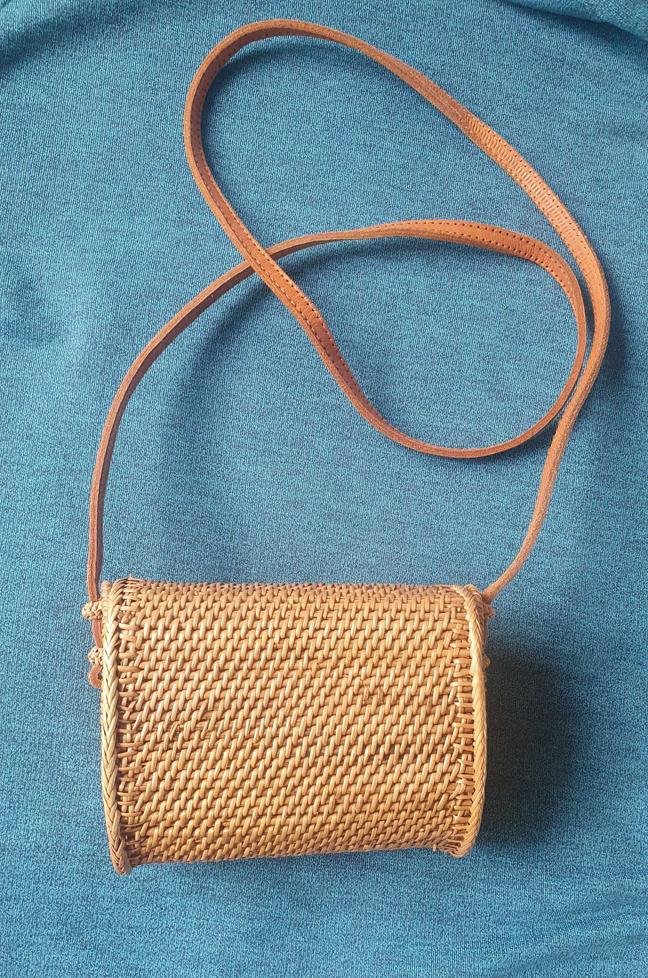 Бонбонеста чанта от ратан