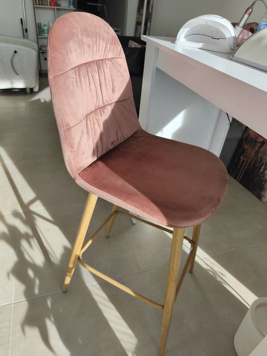 Продавам бар стол 2 бр