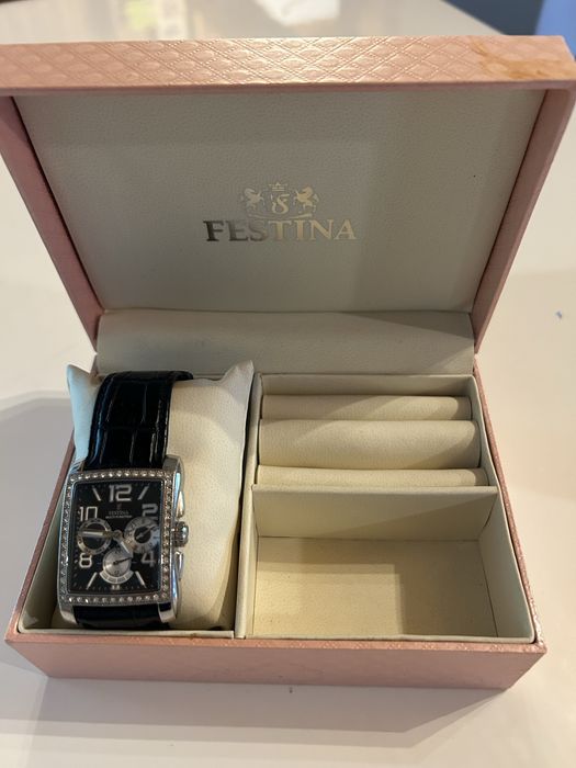 Часовник Festina
