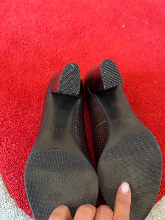 Елегантни дамски обувки на ток 37 номер