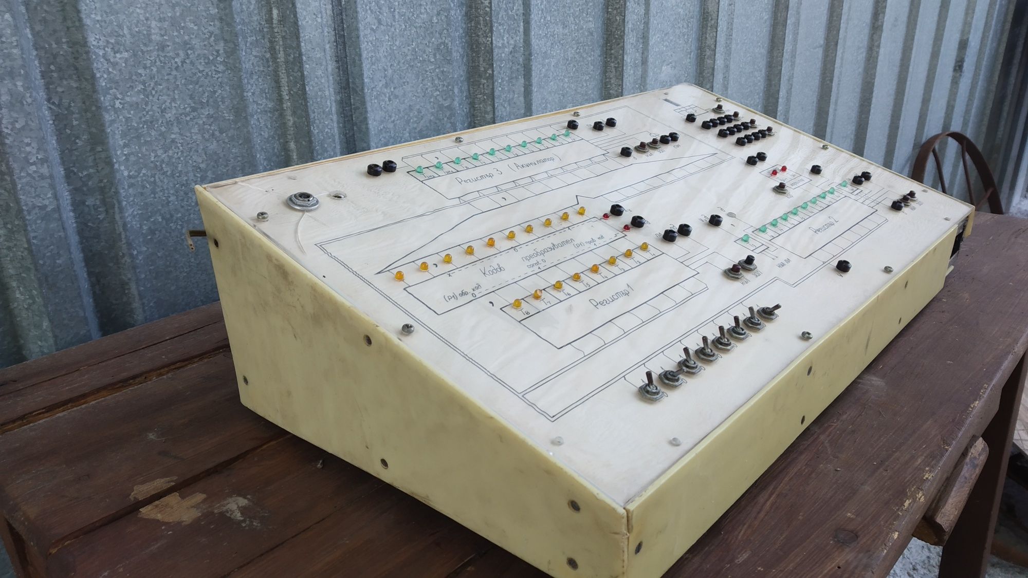 Стар интересен ръководен пулт с електроника