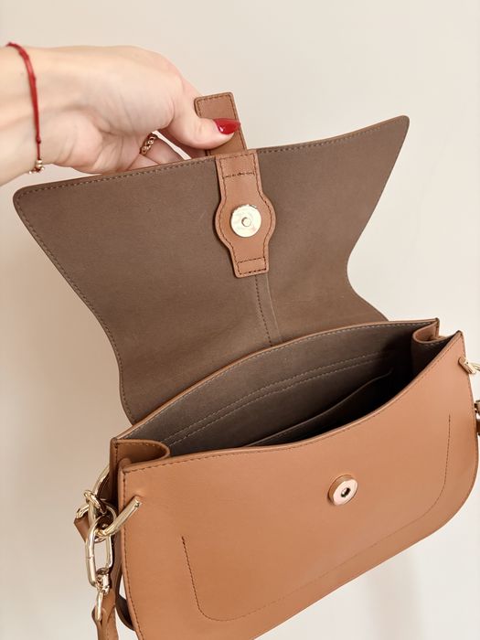 Furla flow цвят brandy