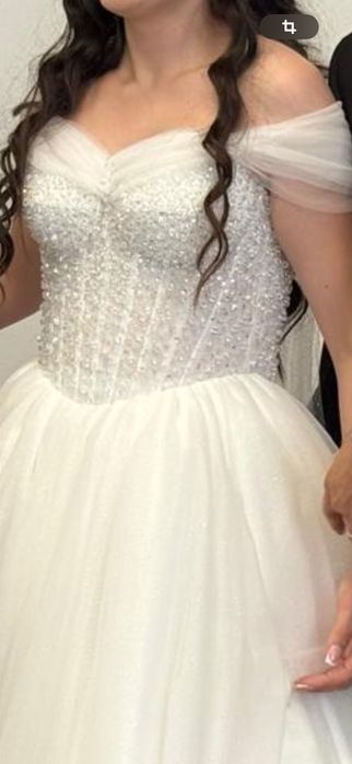 Rochie mireasă  ,SUPERBĂ ,model unicat .