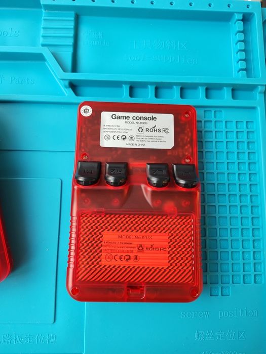 Consola portabila R36S Rosu 64gb plina cu jocuri retro