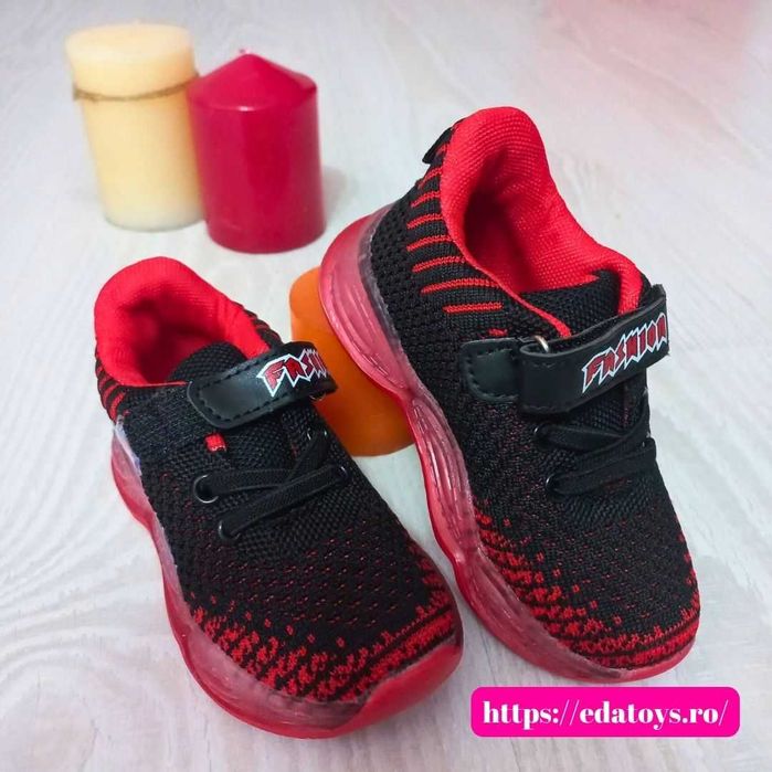 Adidasi Baieți Cu Luminite, Negri cu Rosu