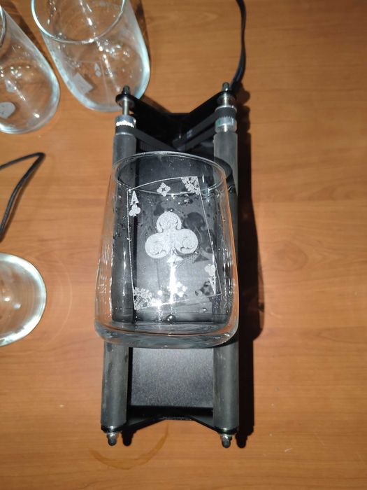 set 4 pahare gravate laser cu asii din cartile de poker