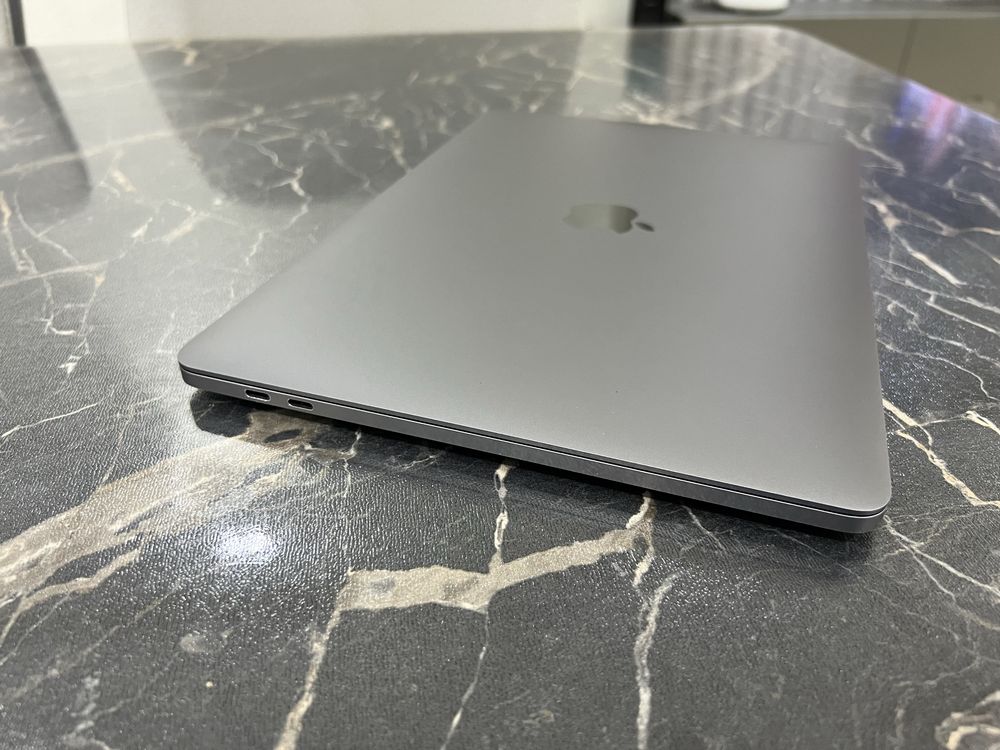 MacBook Pro 2019  13’  Retina. Core i5 / 8GB/ 256SSD