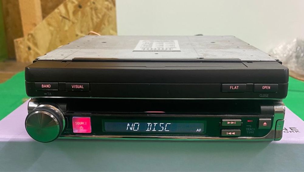 CD player auto/DVD Alpine IVA D511RB ecran retractabil ca nou