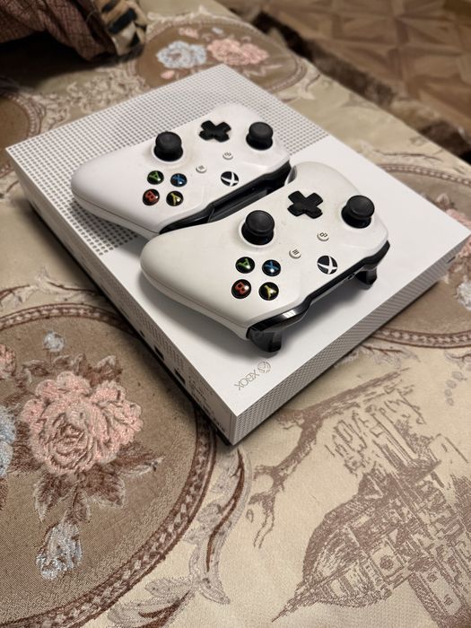 Xbox one s.