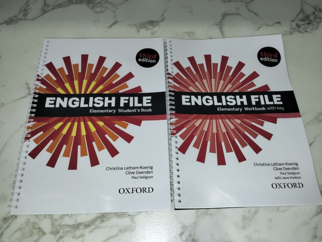 Английский книги. Family and friends. English file. solutions elementa