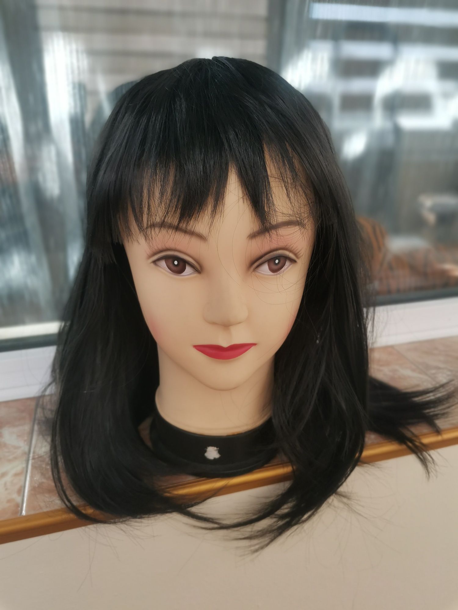 Нова къса перука