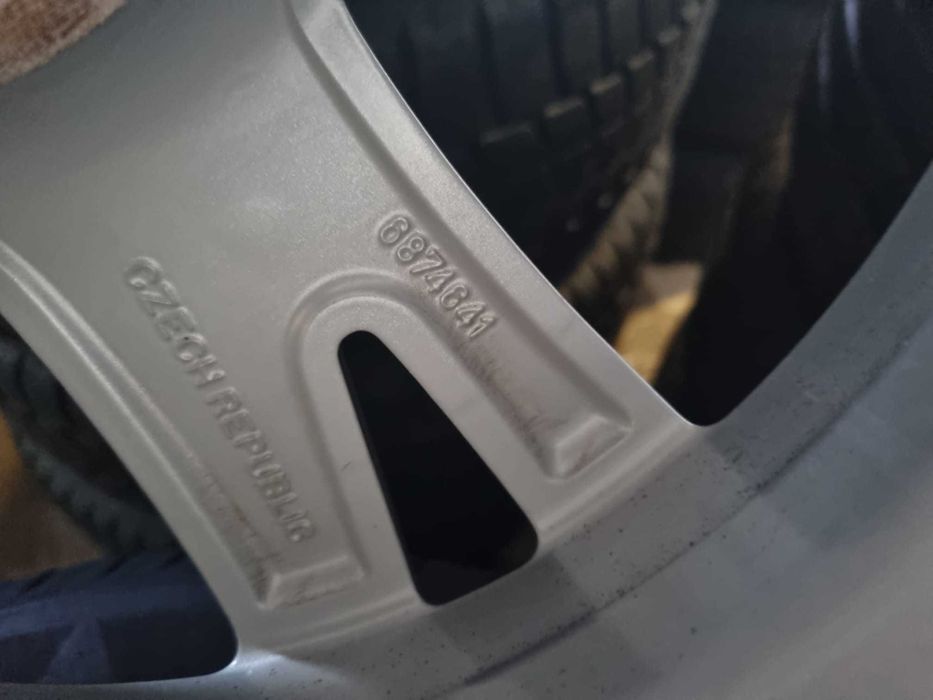 Jante  BMW  Seria 1 F40 F45 F46 Anvelope Vara Michelin 205 60 16