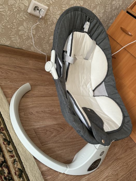 Продам шезлонг. Имеет 5 режимов скоростей