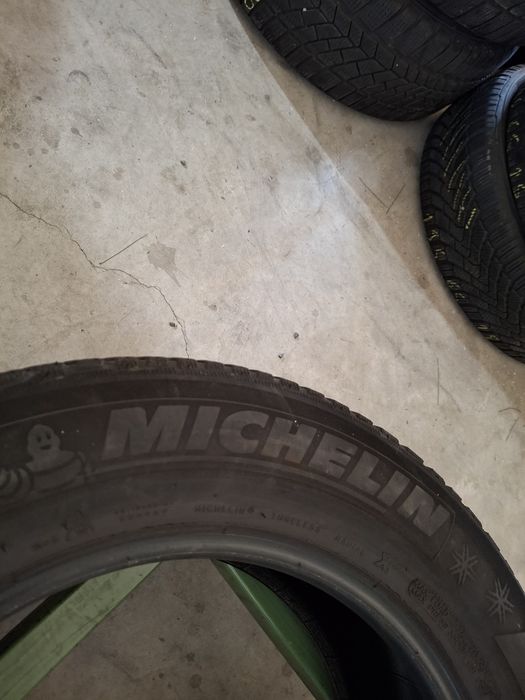 2 Anvelopele de iarnă 215 65 r17 Michelin