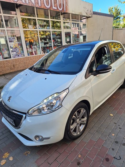 Peugeot 208.  1.4 tdi
