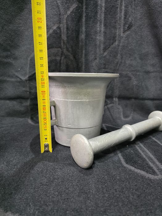 Mojar de aluminiu cu pistil, "de colectie" vechi