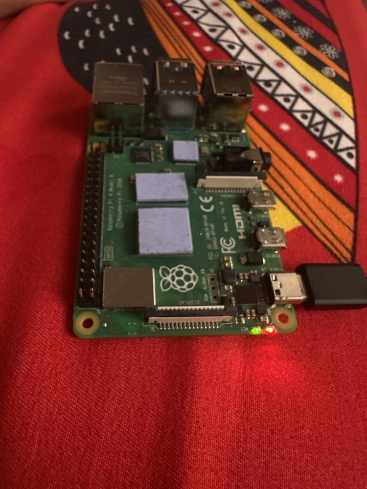Raspberry Pi 4 Model B 3 bucati + 1 placa
