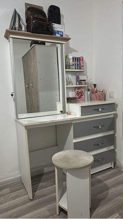 Зеркала тумбочка