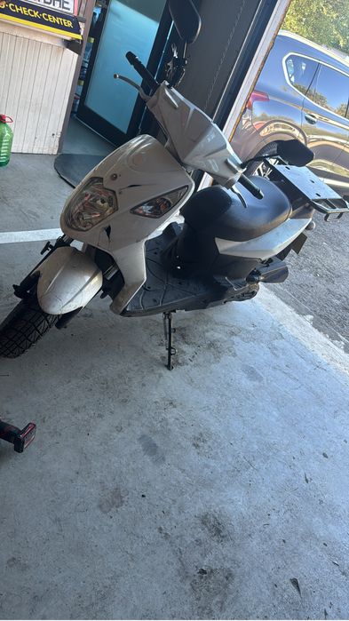 Inchieri scutere / scooter rental