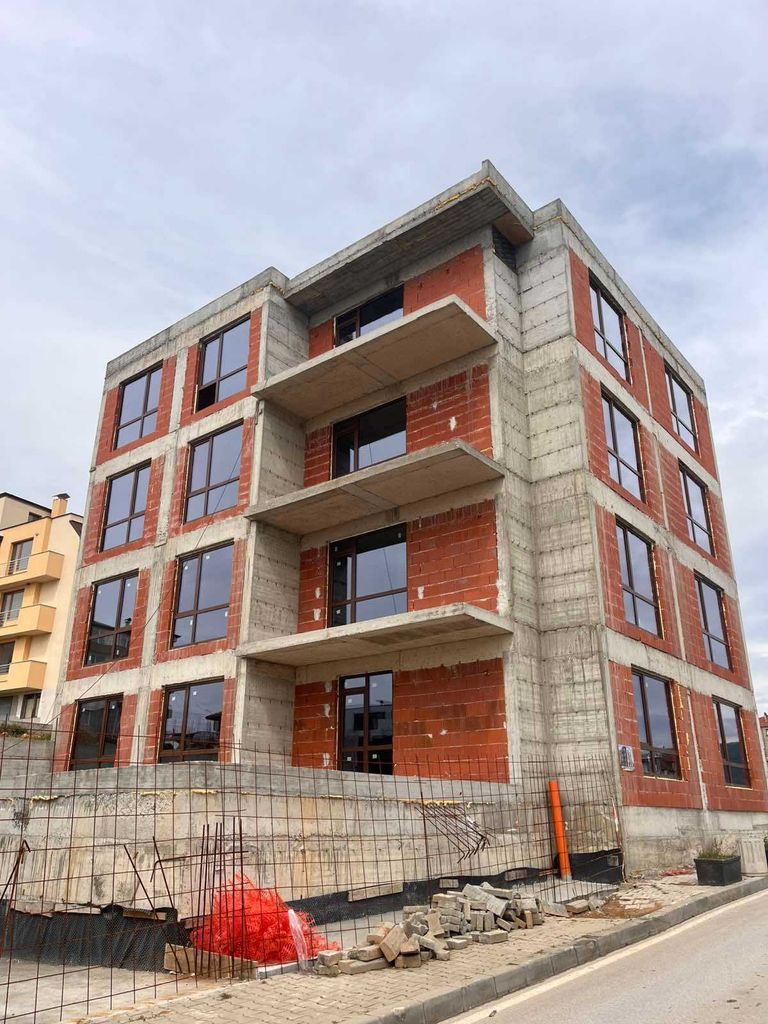 Продава се Тристаен апартамент в Благоевград, Идеален център - 99 кв.м за 1152 €/кв.м - Снимка #1