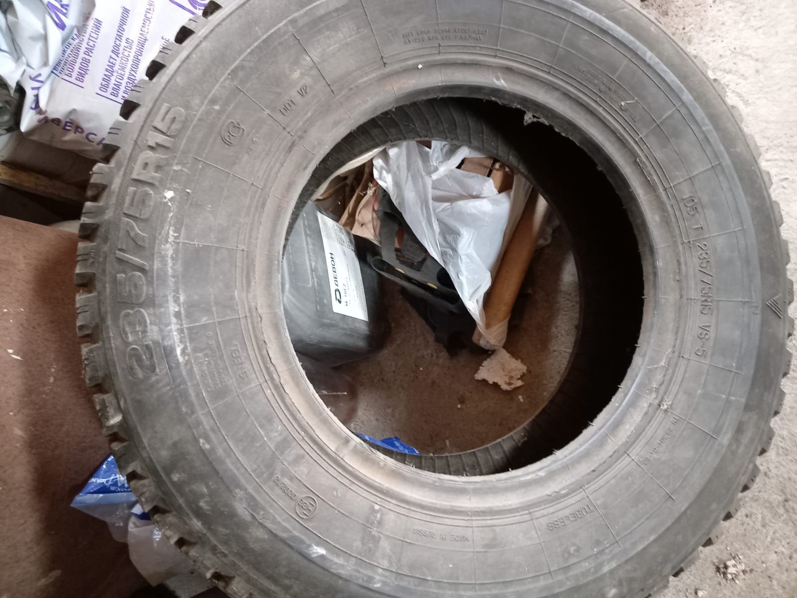 Продам шины 235/75R15