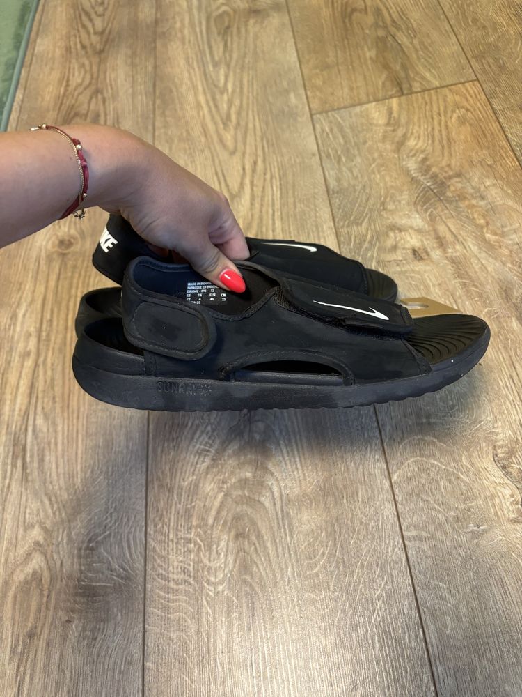 Сандали  Nike размер 40