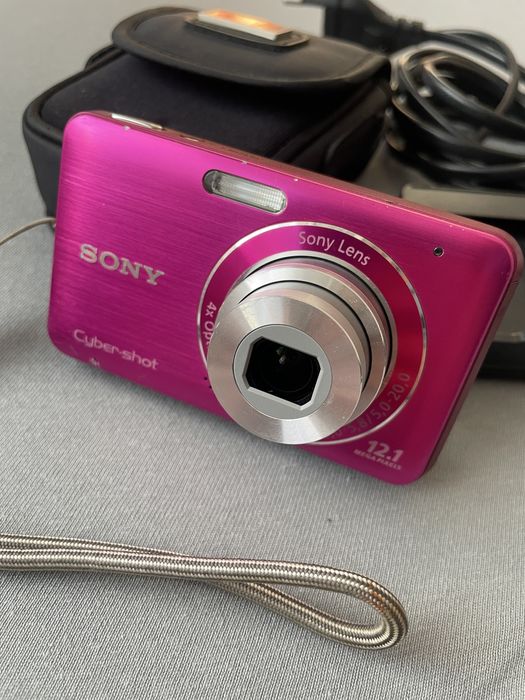 Aparat Foto Digital SONY Cyber-Shot 12.1MP 5x Zoom, 16GB Senzor CCD