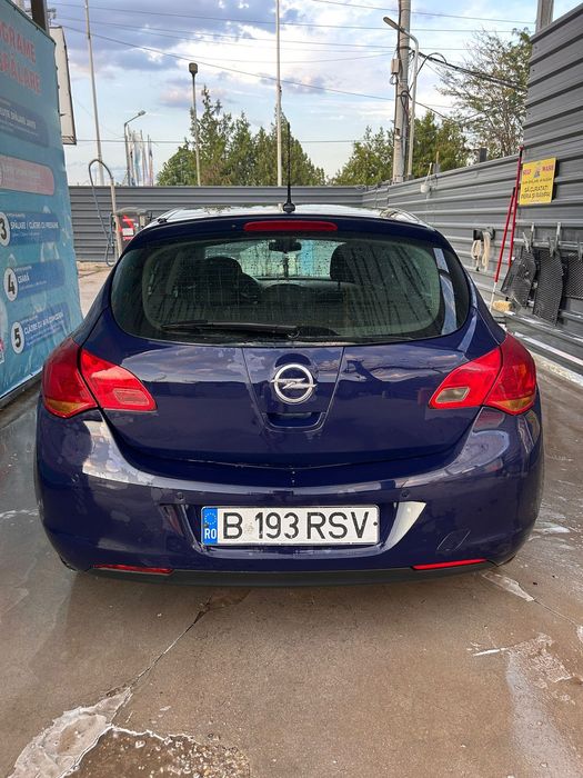Se vinde Opel Astra J