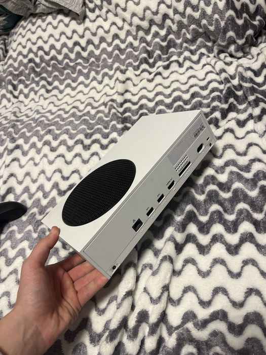Xbox series s 512 gb 2 controlate in stare foarte buna